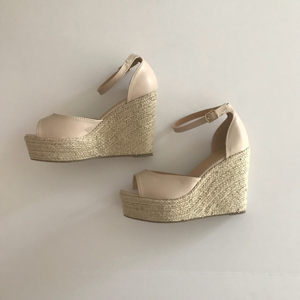 Krush nude UK size 5/US size 7 woven wedge heel